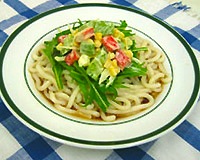 カニかまとアボカドのサラダうどん